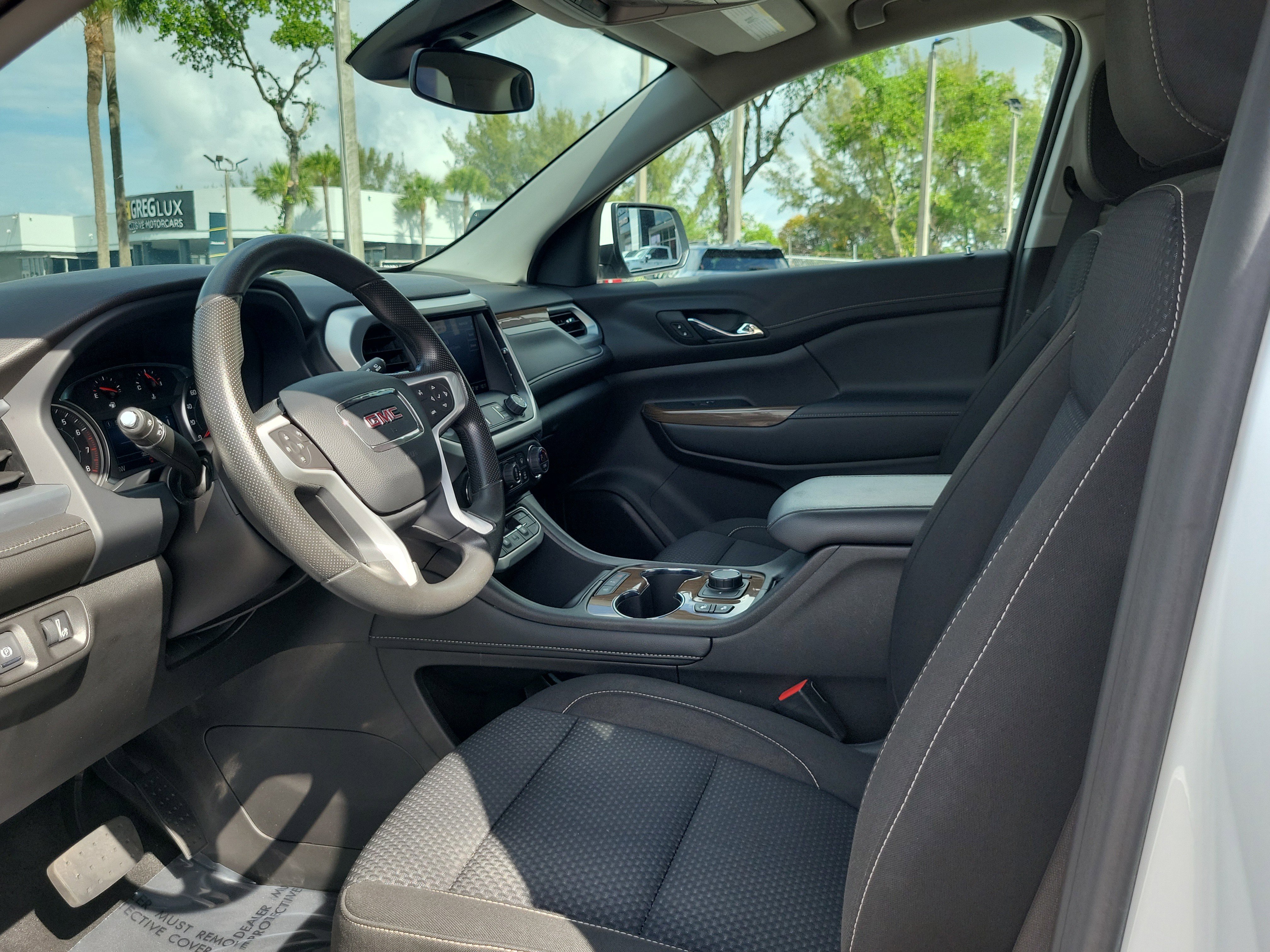 Used 2023 GMC Acadia SLE w/ Driver Convenience Package FWD image 11