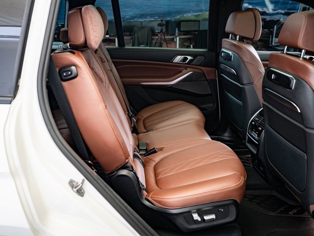 Used 2023 BMW X7 M60i w/ Executive Package AWD/4WD image 38