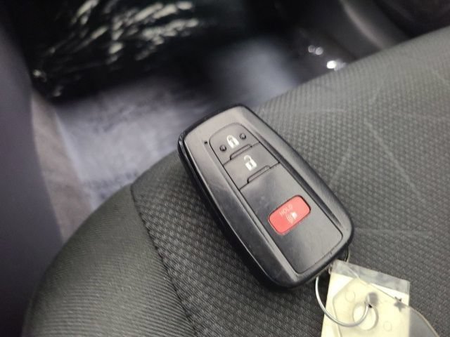 Used 2024 Toyota RAV4 XLE FWD image 33