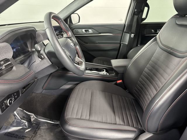 Used 2025 Ford Explorer ST-Line image 4