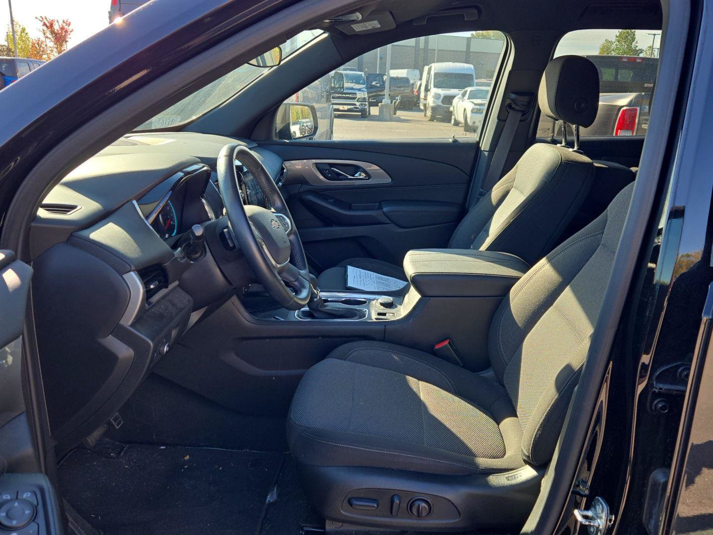 Used 2023 Chevrolet Traverse LT FWD image 16