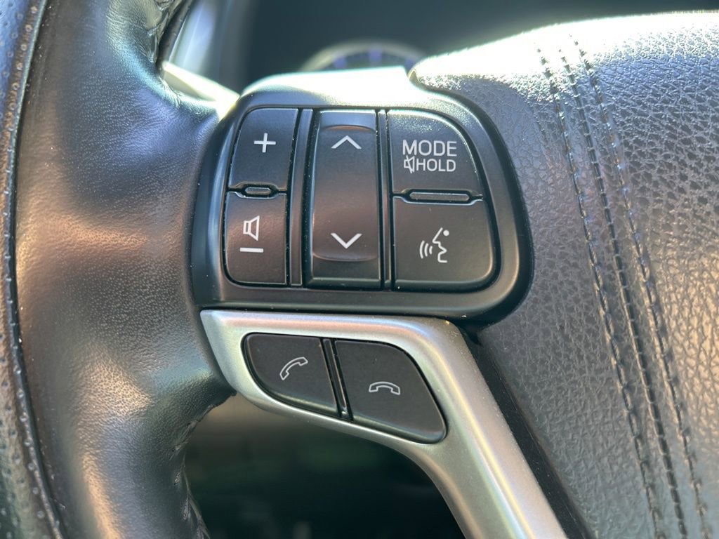 Used 2018 Toyota Highlander Plus FWD image 26