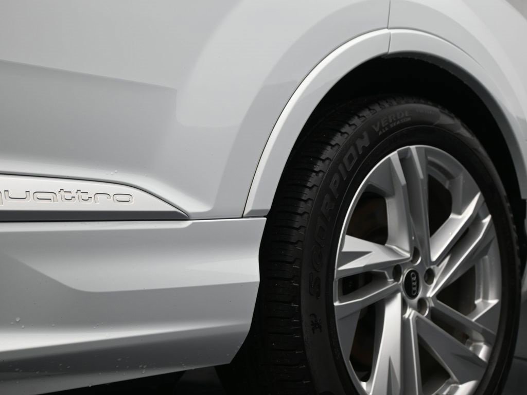 Used 2023 Audi Q7 3.0T Prestige image 11