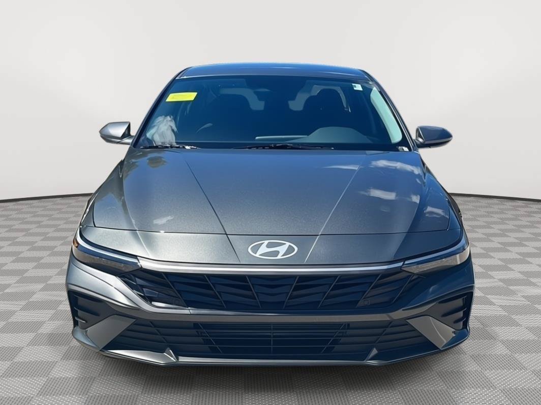 Used 2026 Hyundai Elantra SE FWD image 3