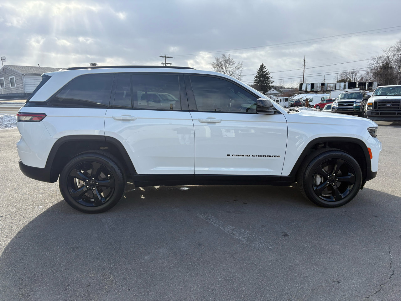 Used 2023 Jeep Grand Cherokee Limited w/ Black Appearance Package image 6