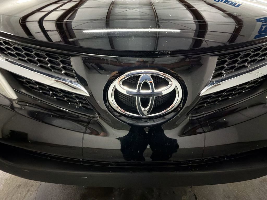 Used 2015 Toyota RAV4 LE image 27