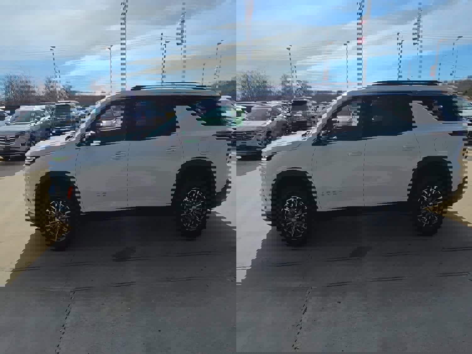 Used 2025 Chevrolet Traverse LT w/ Driver Confidence Package image 5