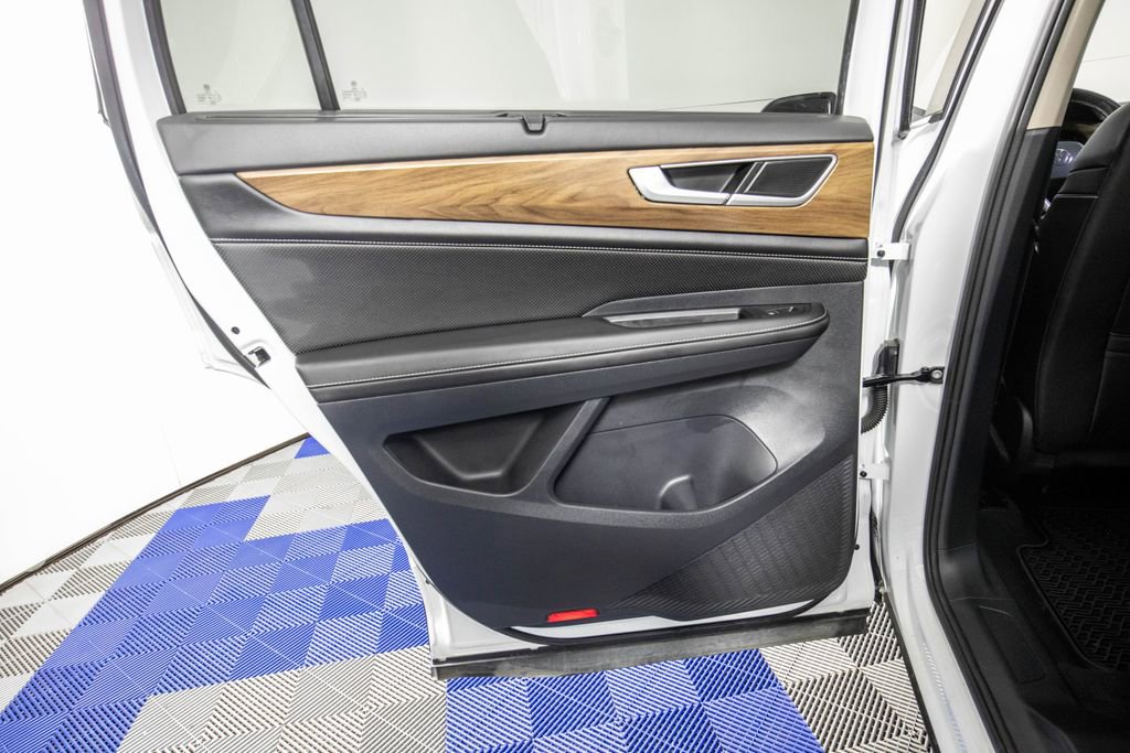 Used 2024 Volkswagen Atlas SE image 16