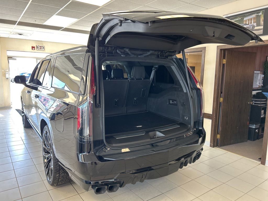 Used 2023 Cadillac Escalade ESV V AWD/4WD image 34