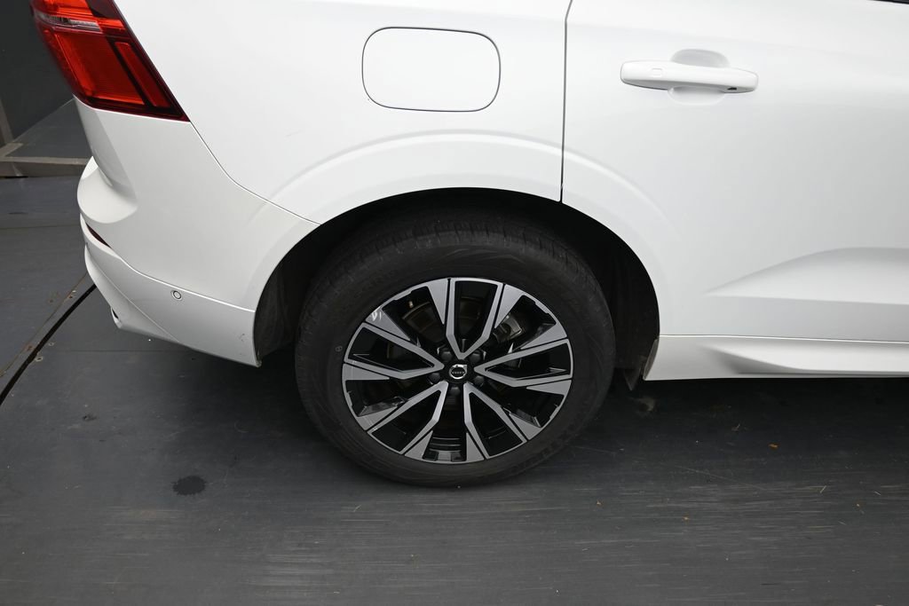 Used 2025 Volvo XC60 B5 Plus AWD/4WD image 13