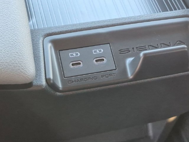 Certified 2026 Toyota Sienna XLE FWD image 27
