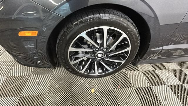 Used 2021 Hyundai Sonata Limited w/ Winter Weather Package FWD image 9