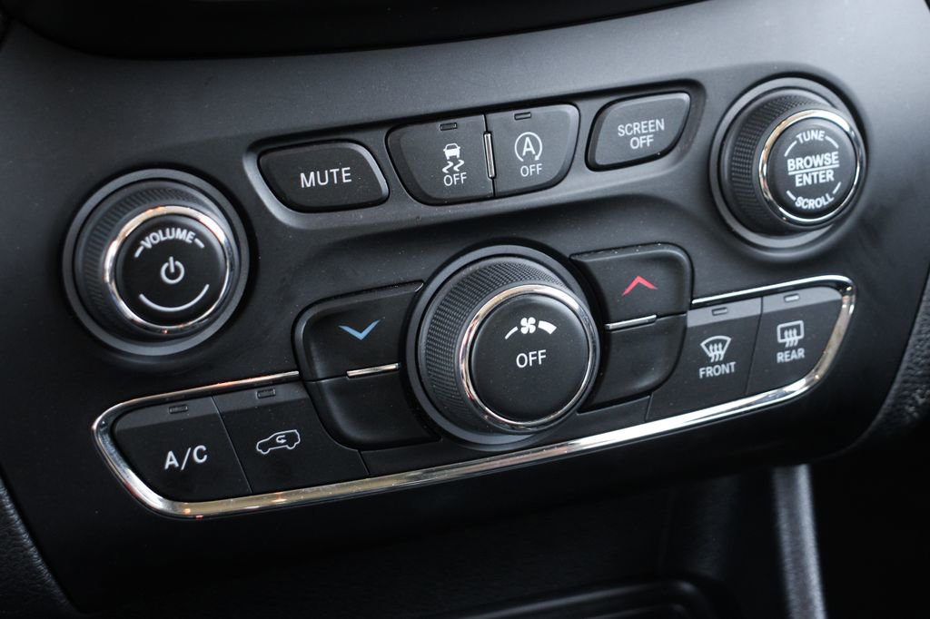 Used 2021 Jeep Cherokee Latitude Lux image 28