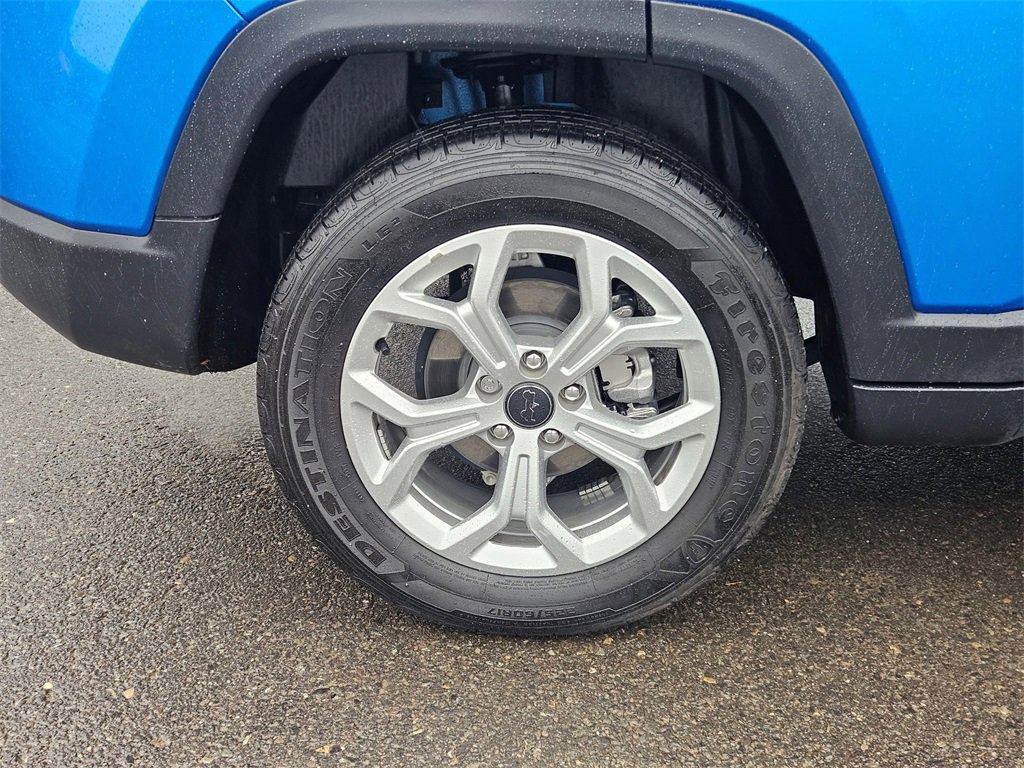 Certified 2025 Jeep Compass Sport image 9