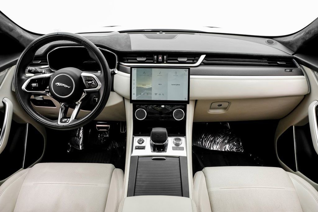 Used 2023 Jaguar F-PACE SVR image 11