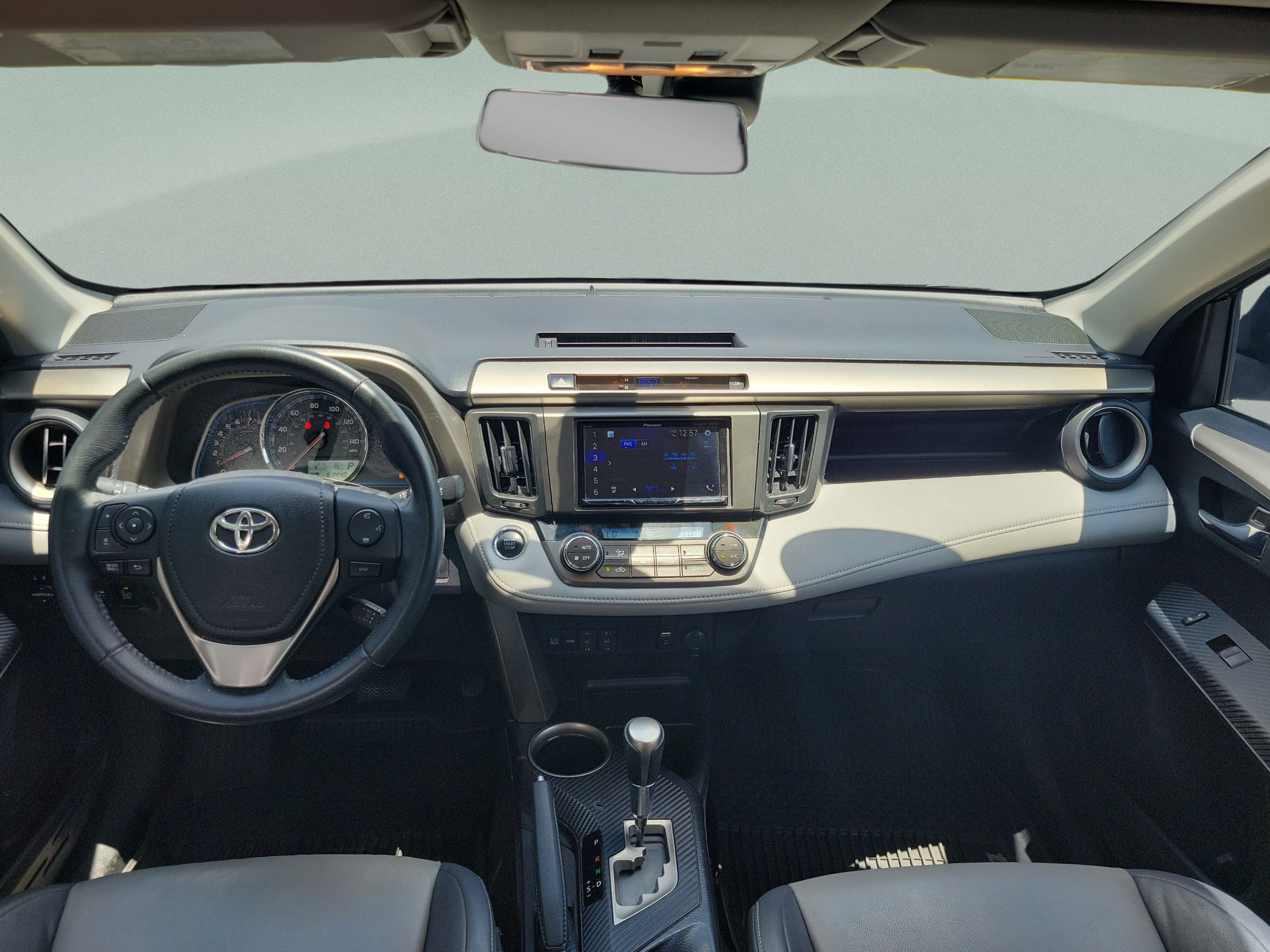 Used 2015 Toyota RAV4 Limited w/ Technology Package FWD image 6