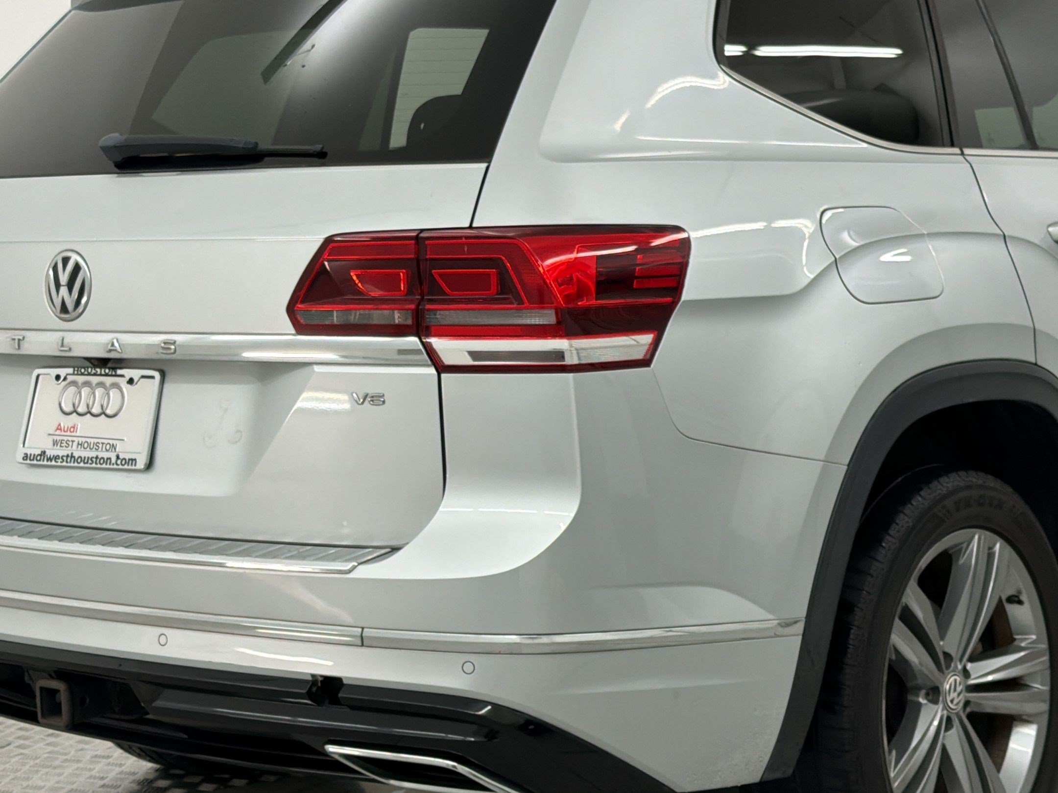 Used 2018 Volkswagen Atlas SEL w/ R-Line Package FWD image 26