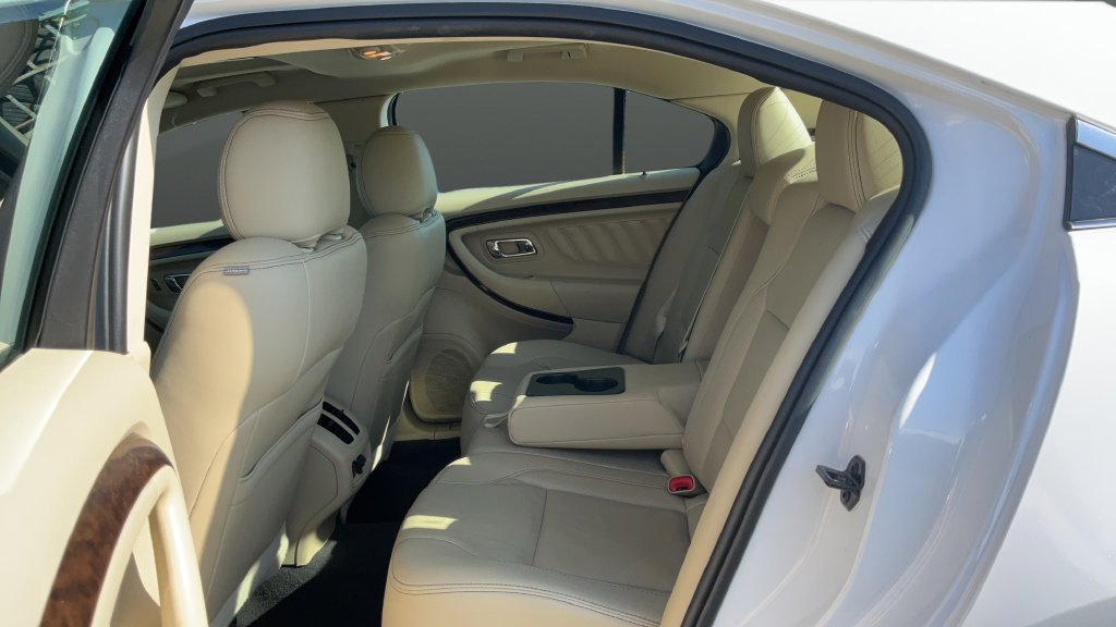 Used 2019 Ford Taurus Limited FWD image 19