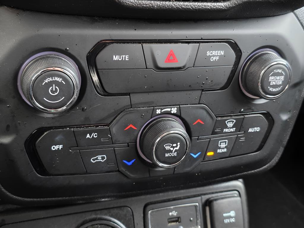 Used 2018 Jeep Renegade Latitude image 33