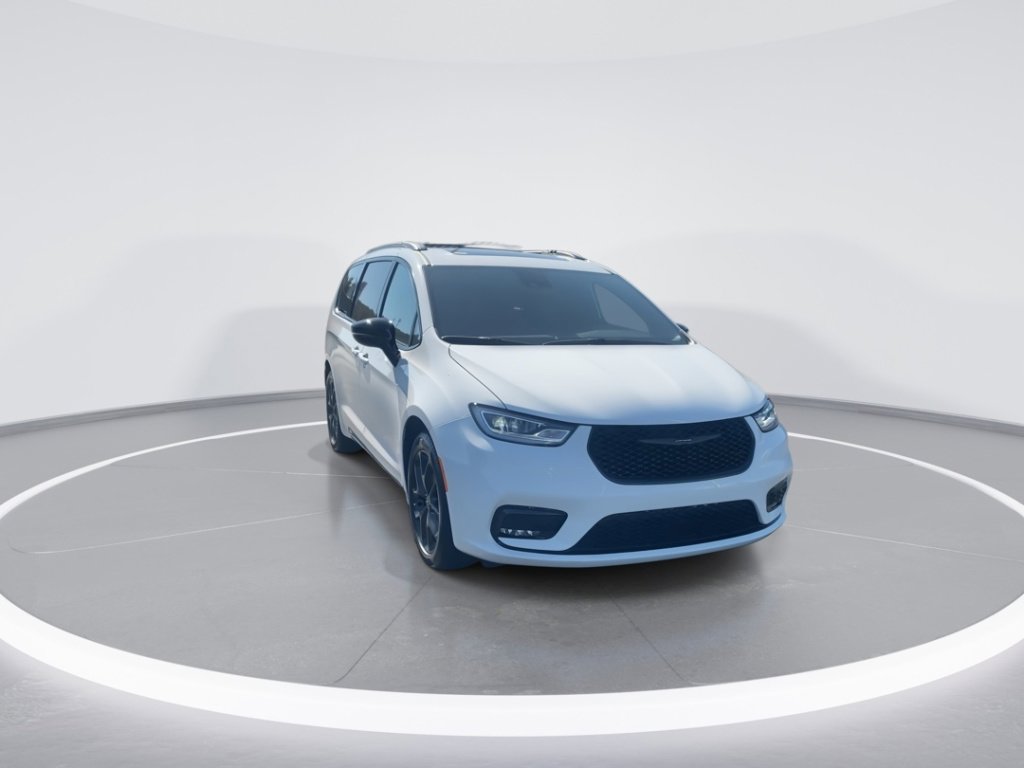 New 2026 Chrysler Pacifica Select w/ S Appearance Package image 3