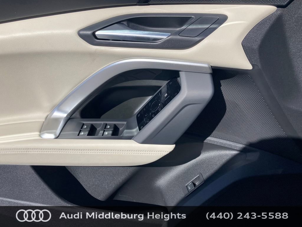 Used 2025 Audi Q5 Premium w/ Convenience Package image 14