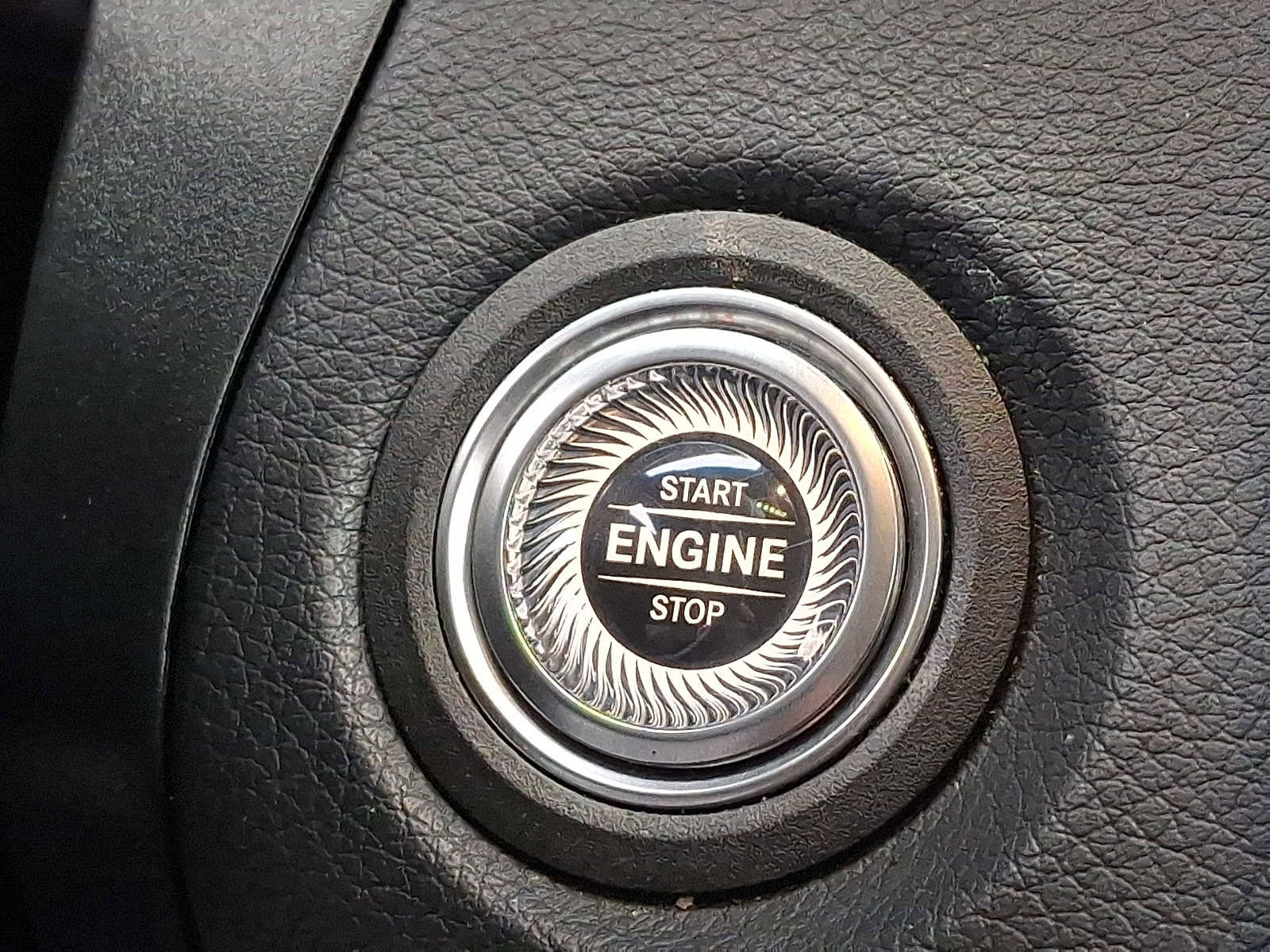 Used 2021 Mercedes-Benz GLC 300 4MATIC image 24