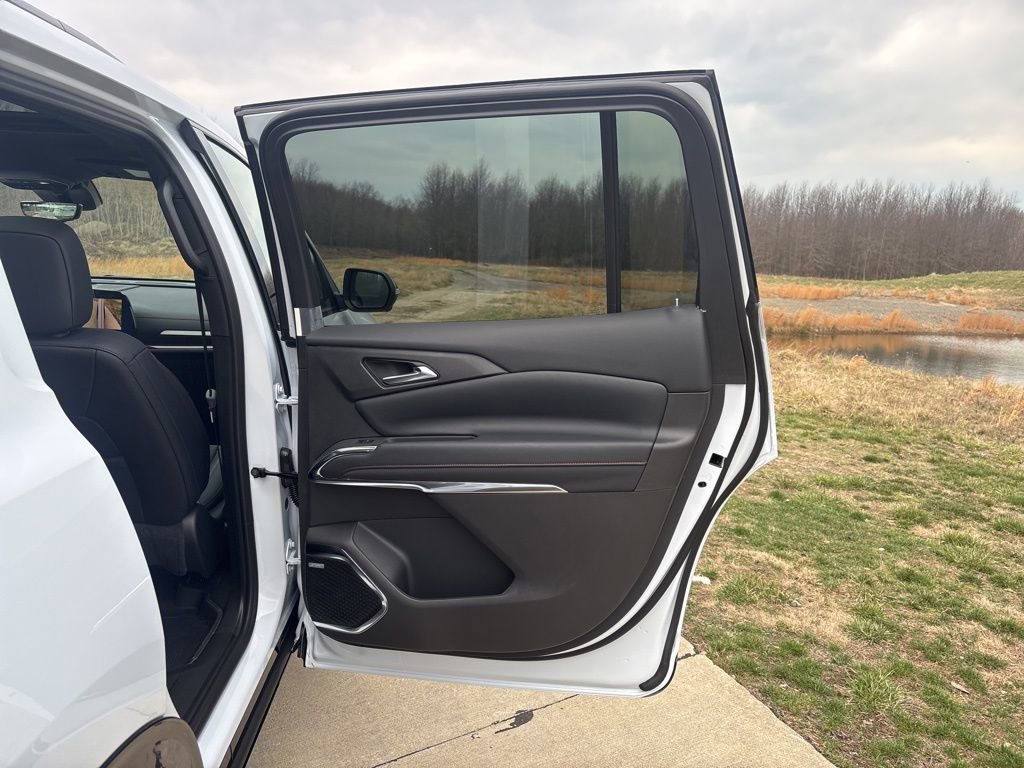 New 2026 Chevrolet Traverse RS w/ LPO, Floor Liner Package AWD/4WD image 45