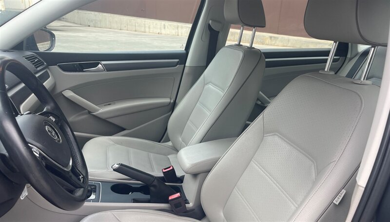 Used 2017 Volkswagen Passat 1.8T R-Line w/ R-Line Lighting Package FWD image 11