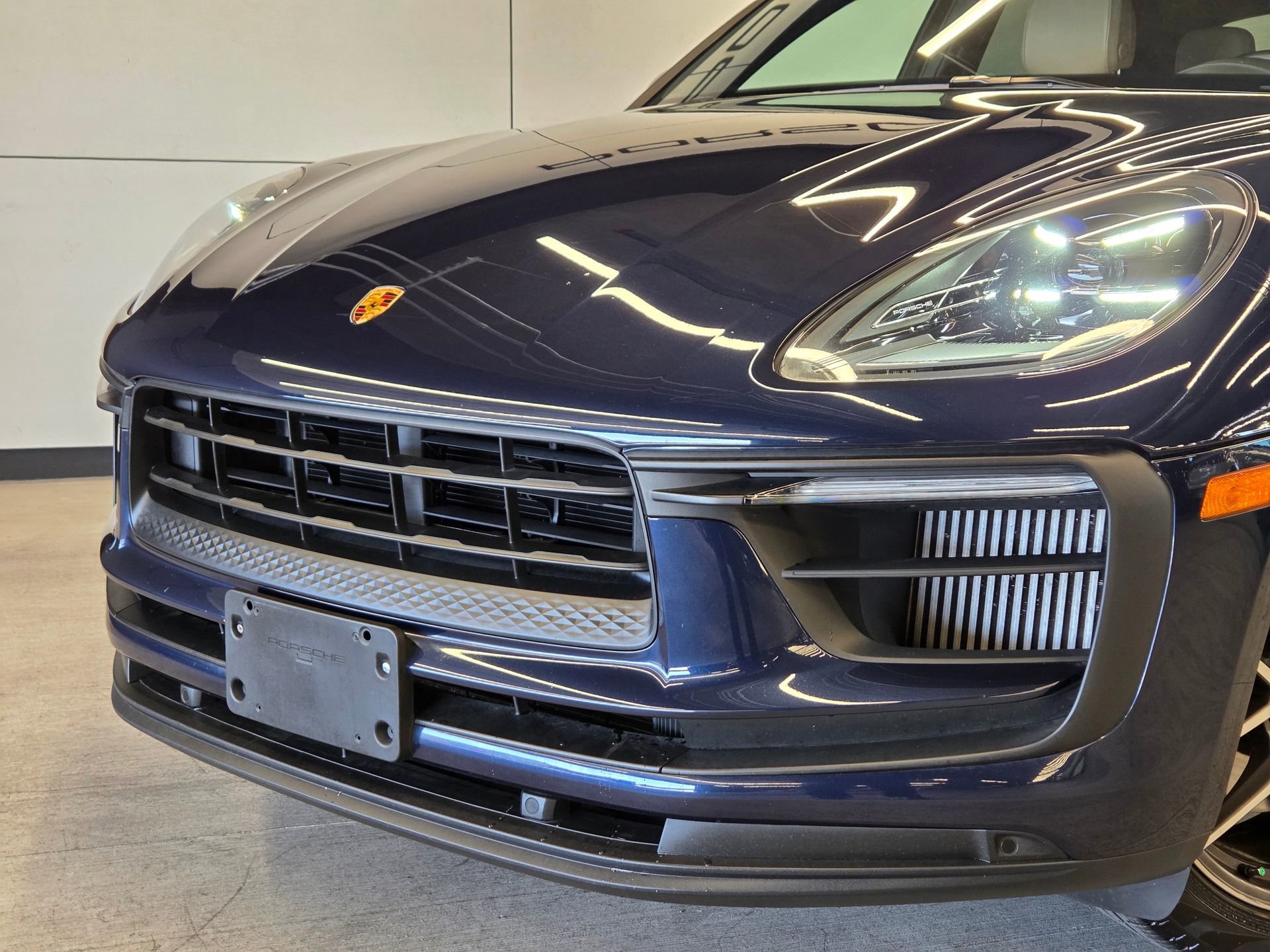 Certified 2022 Porsche Macan S w/ Premium Package Plus AWD/4WD image 27