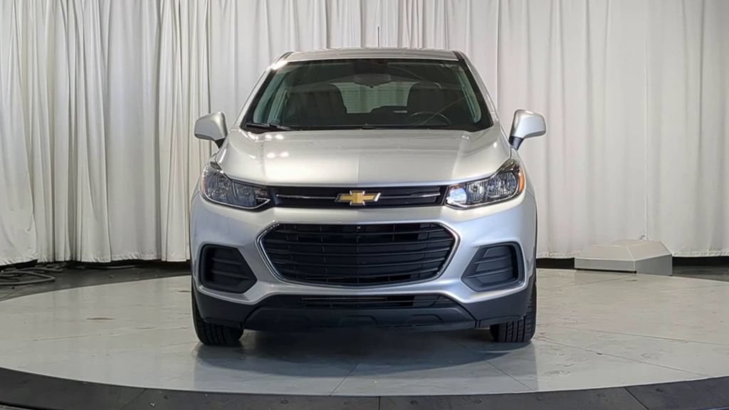 Used 2020 Chevrolet Trax LS w/ Tint and Cruise Package FWD image 3