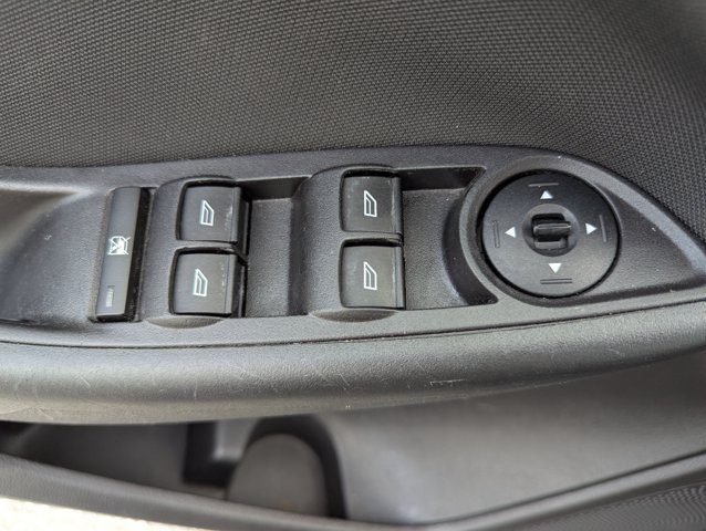 Used 2015 Ford Focus SE FWD image 10
