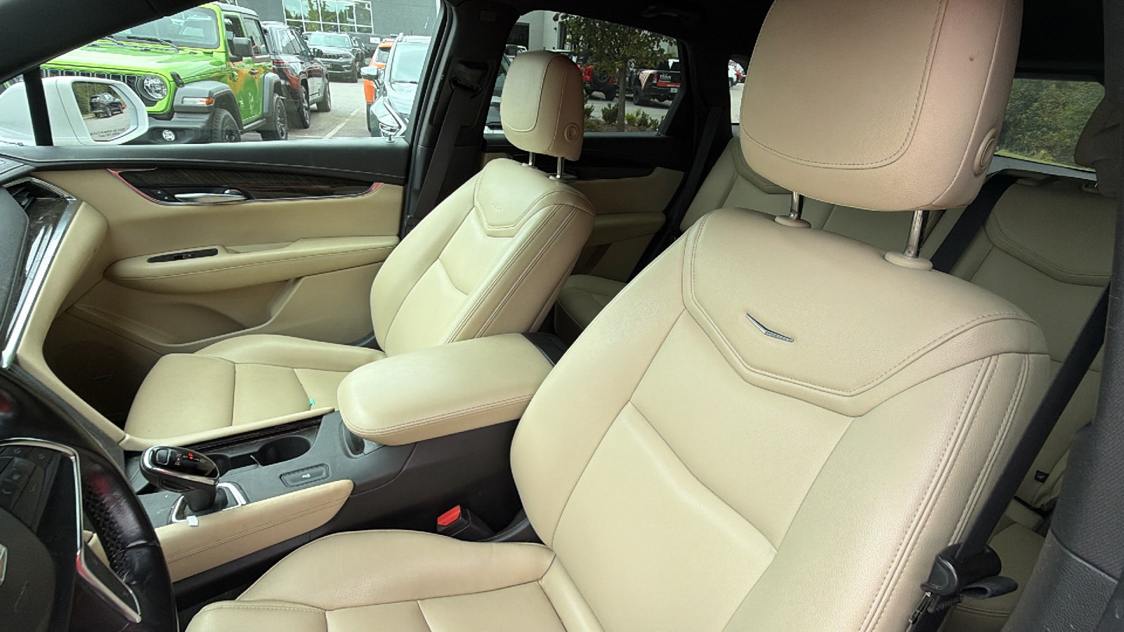 Used 2019 Cadillac XT5 FWD image 17