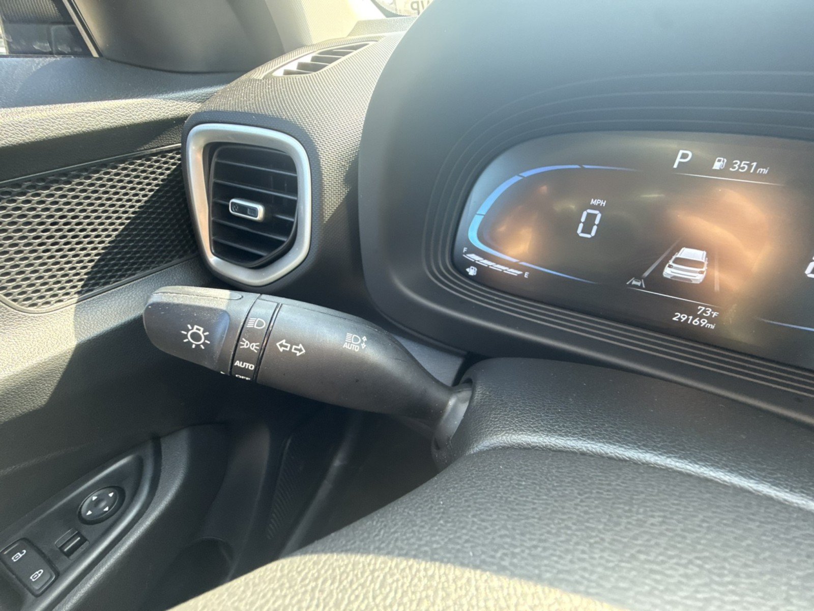 Used 2025 Hyundai Venue SEL FWD image 23
