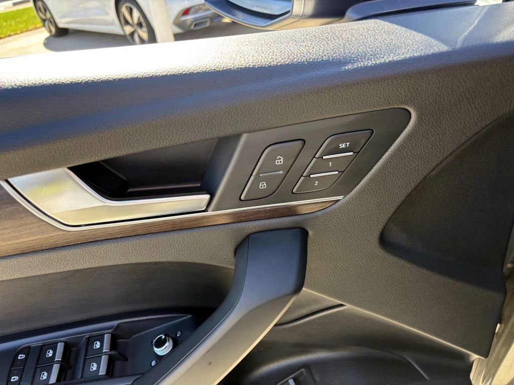 Used 2024 Audi Q5 e Premium image 12