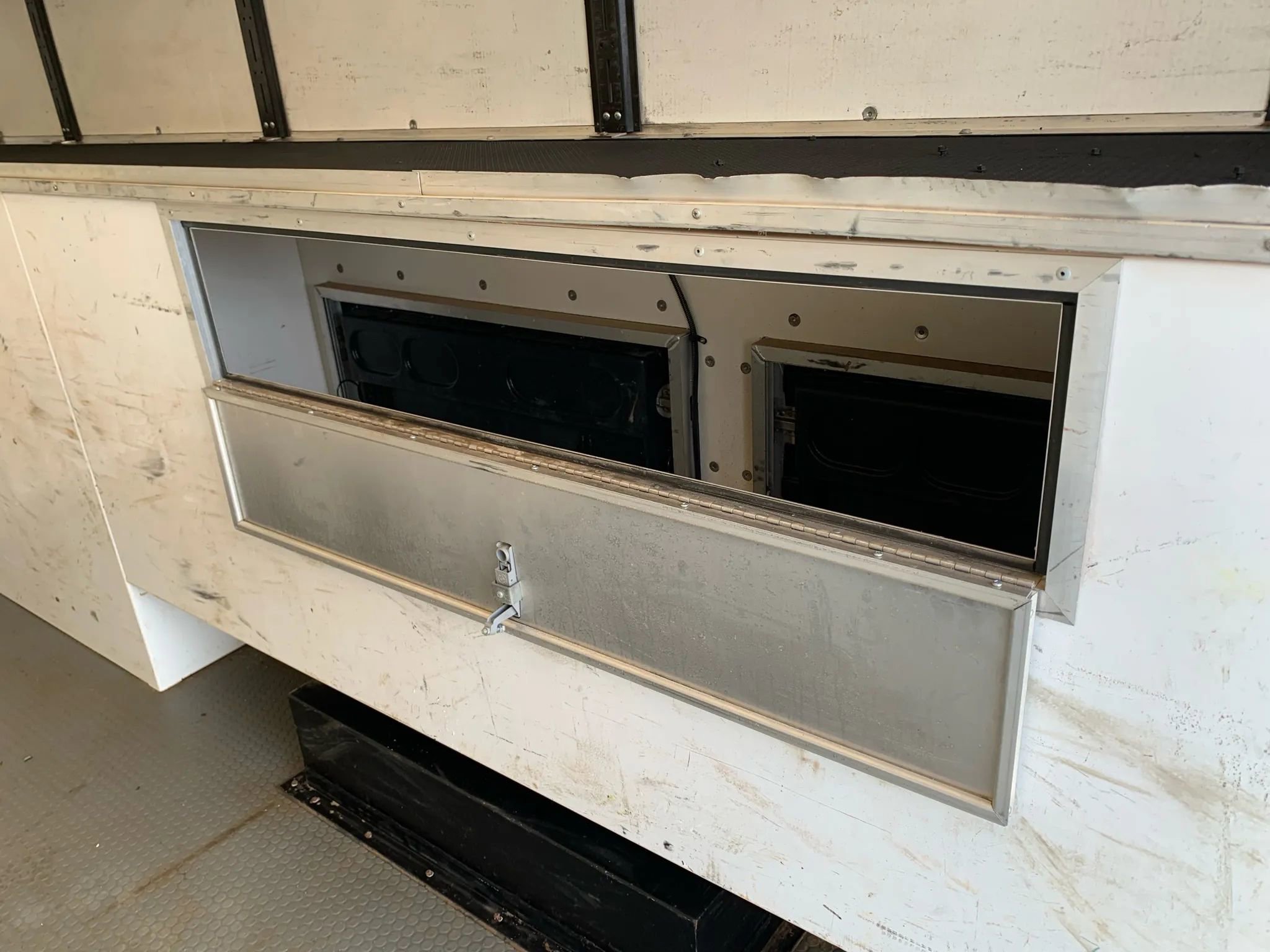 Used 2019 Ford E-450 and Econoline 450 Super Duty w/ Power Windows & Locks Group image 37