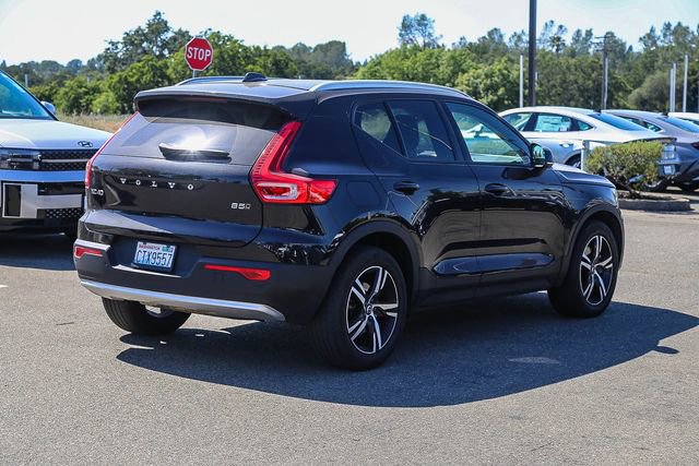 Used 2023 Volvo XC40 B5 Core AWD/4WD image 5
