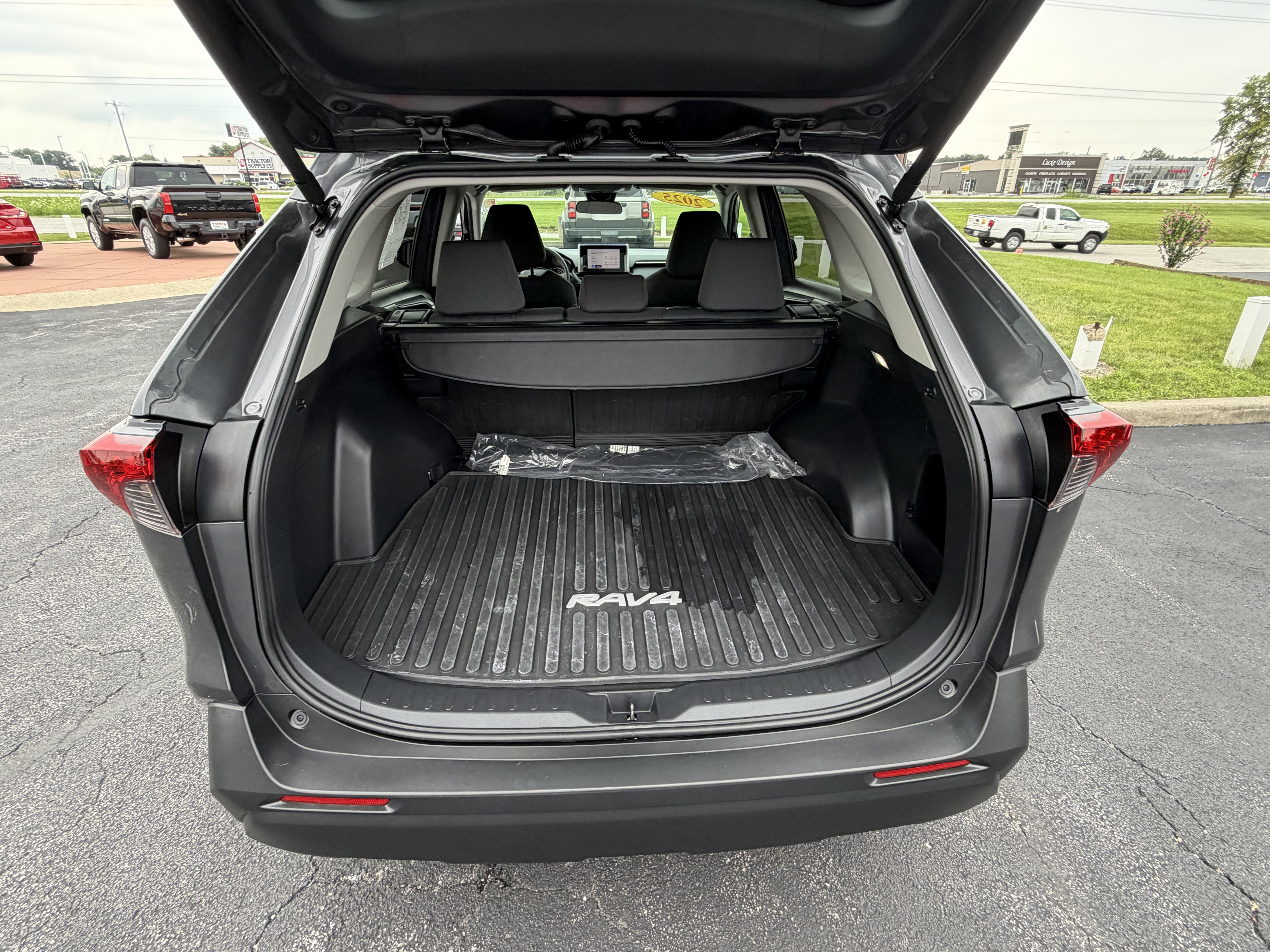 Certified 2025 Toyota RAV4 XLE w/ Convenience Package AWD/4WD image 9