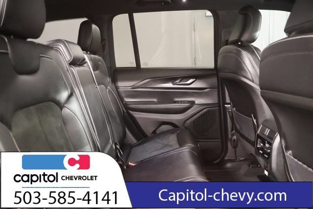 Used 2025 Jeep Grand Cherokee Altitude AWD/4WD image 31