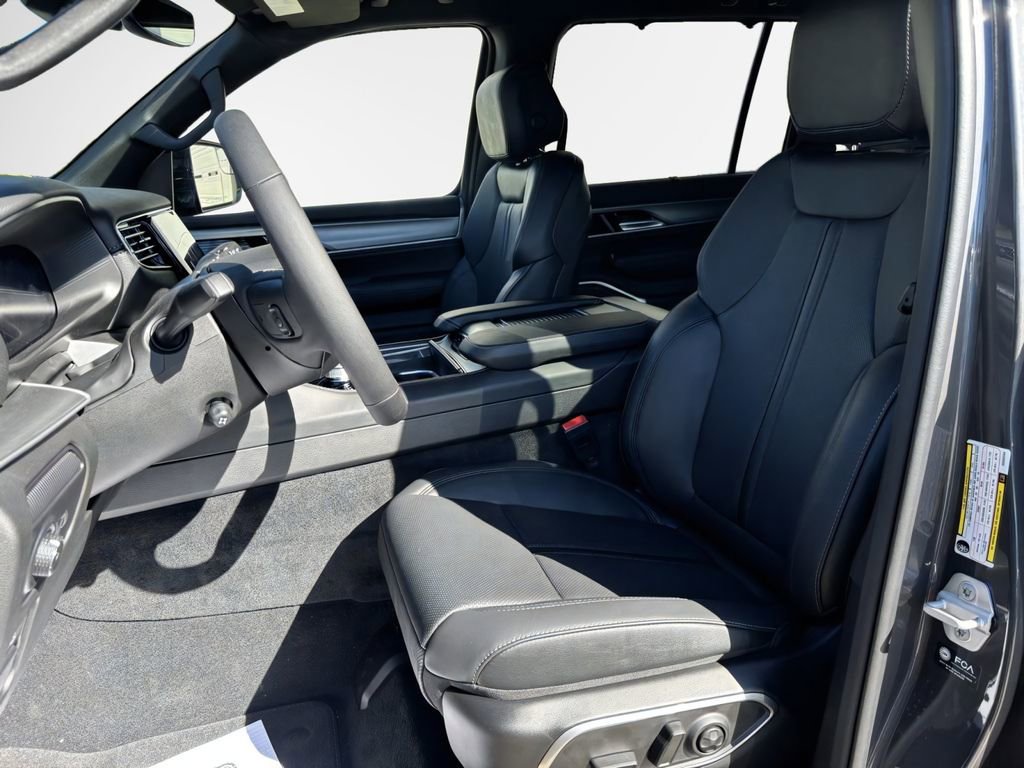 New 2025 Jeep Wagoneer Series II w/ Convenience Group I image 39