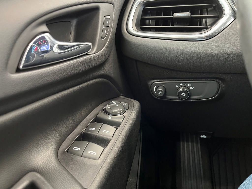 Used 2019 Chevrolet Equinox LT w/ Driver Convenience Package image 18