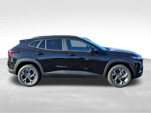 New 2026 Chevrolet Trax LT w/ Sunroof Package FWD image 2