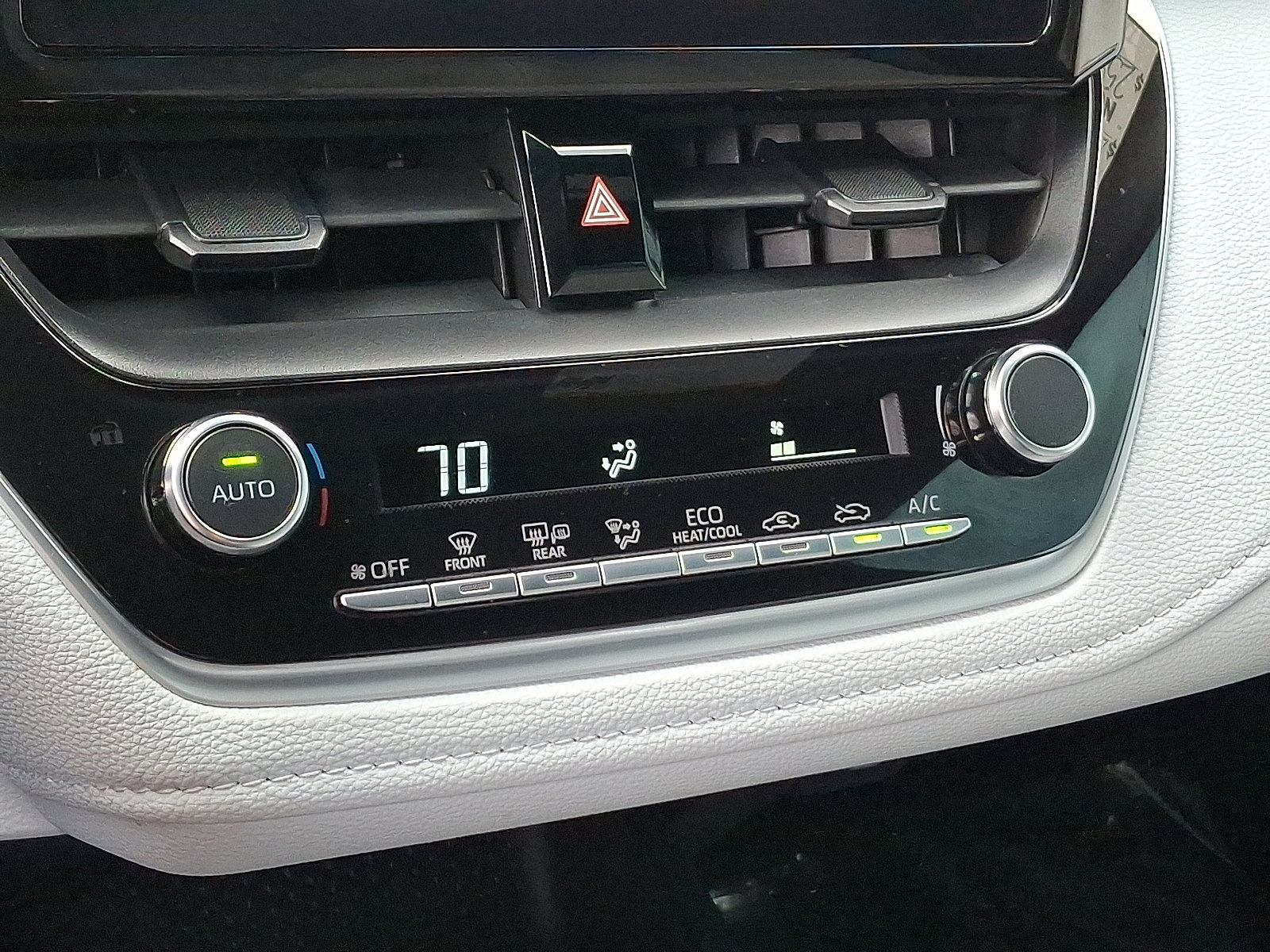 Used 2024 Toyota Corolla SE image 15