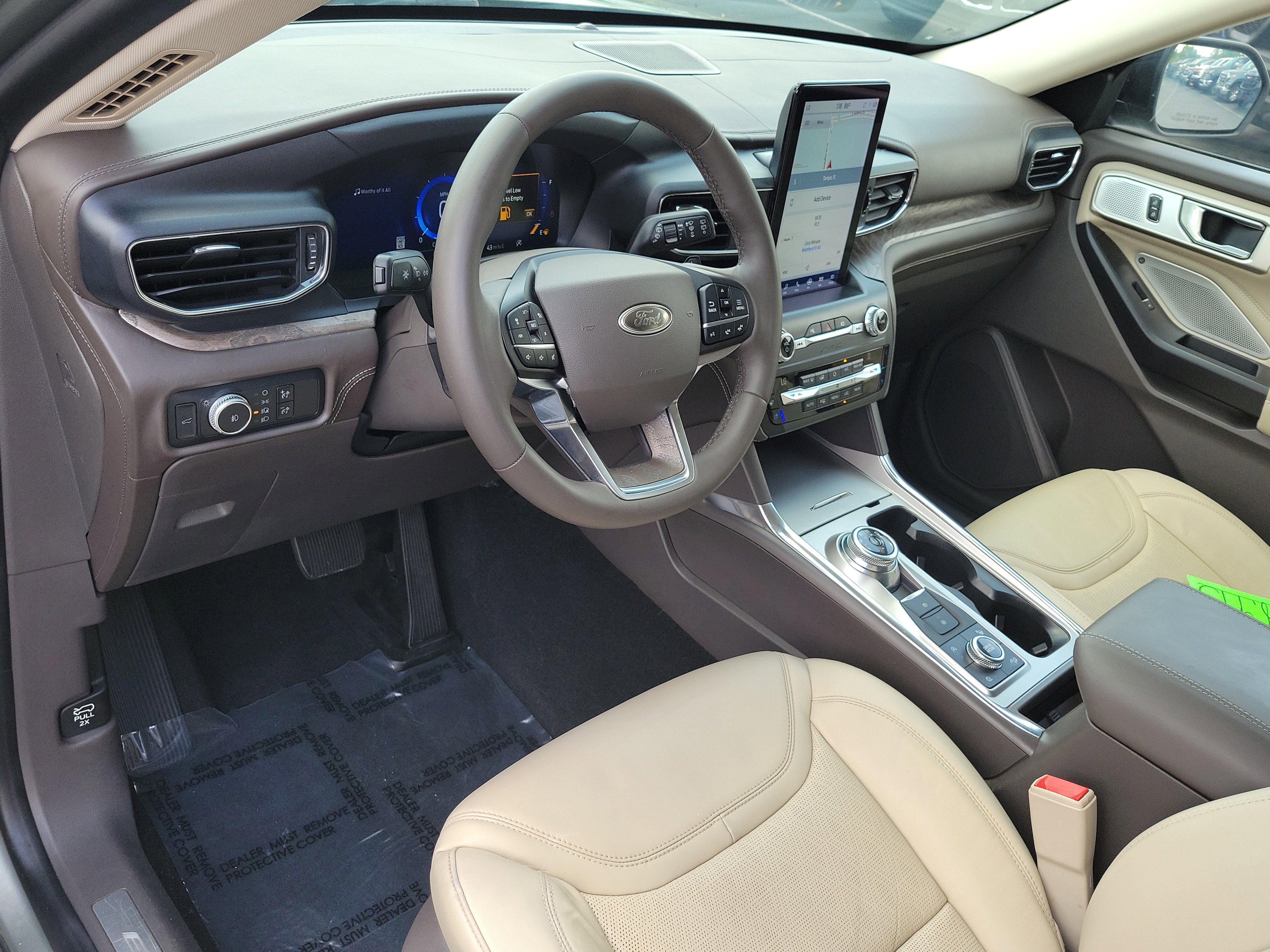 Used 2020 Ford Explorer Platinum w/ Premium Technology Package AWD/4WD image 23