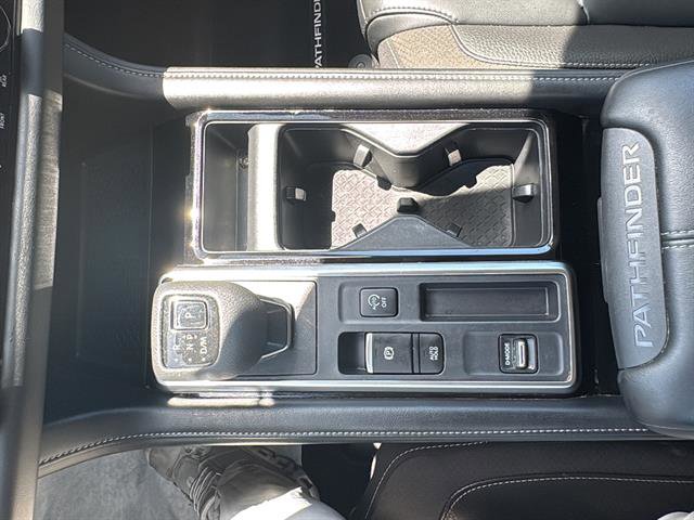 Used 2023 Nissan Pathfinder SL w/ Lighting Package (N92) FWD image 24
