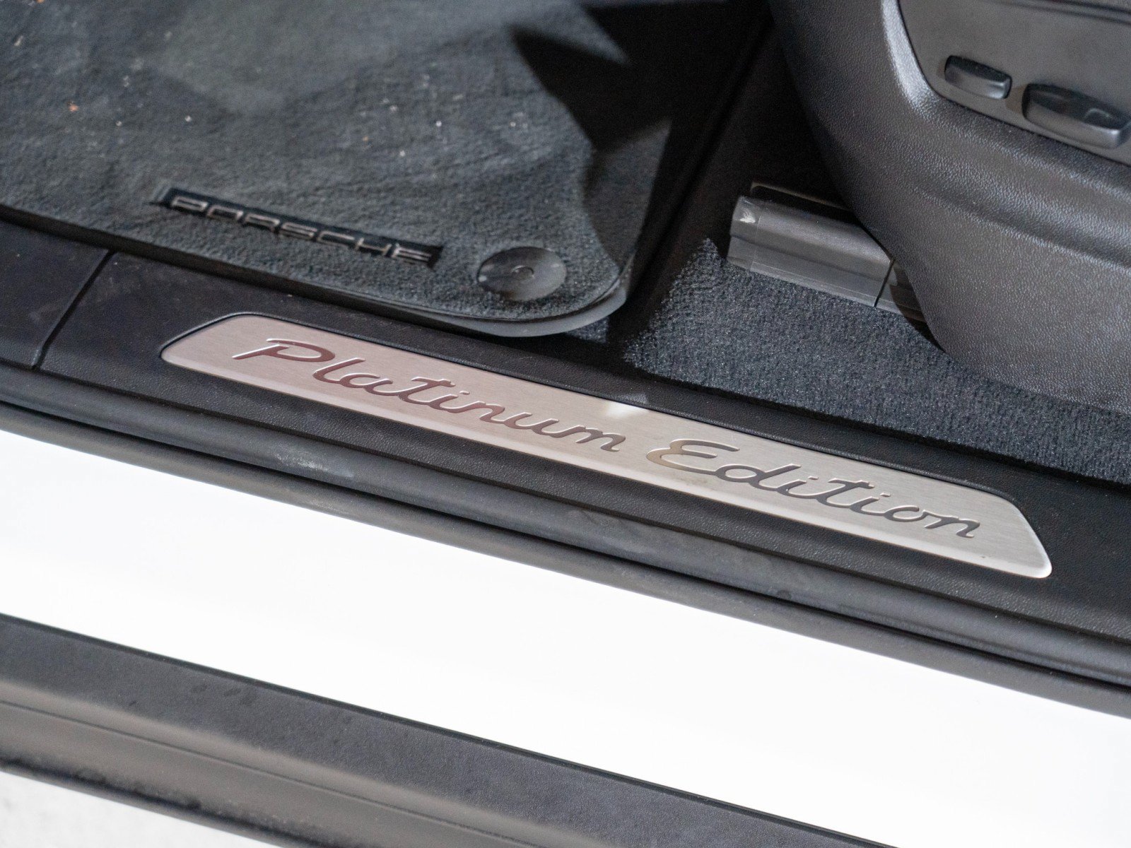 Certified 2023 Porsche Cayenne Platinum Edition AWD/4WD image 12