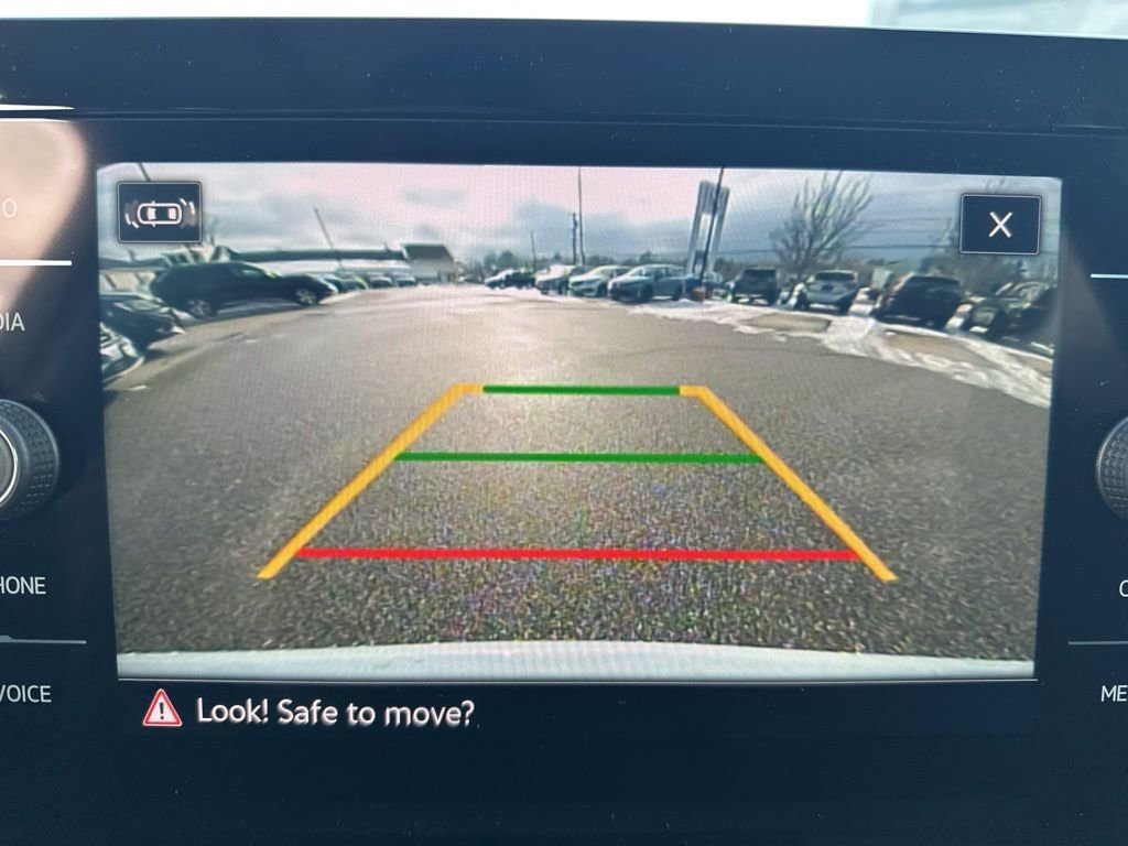 New 2026 Volkswagen Taos SE image 18