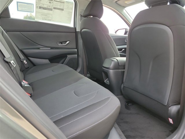 New 2025 Hyundai Elantra SE image 18