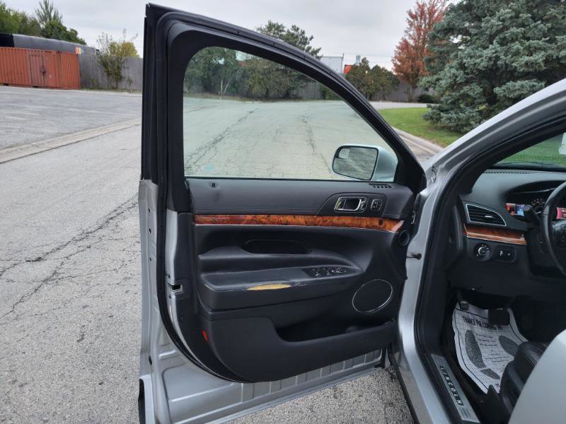 Used 2013 Lincoln MKT Limo AWD image 33