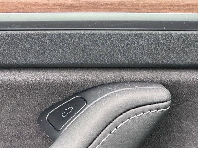 Used 2023 Tesla Model Y Long Range image 18