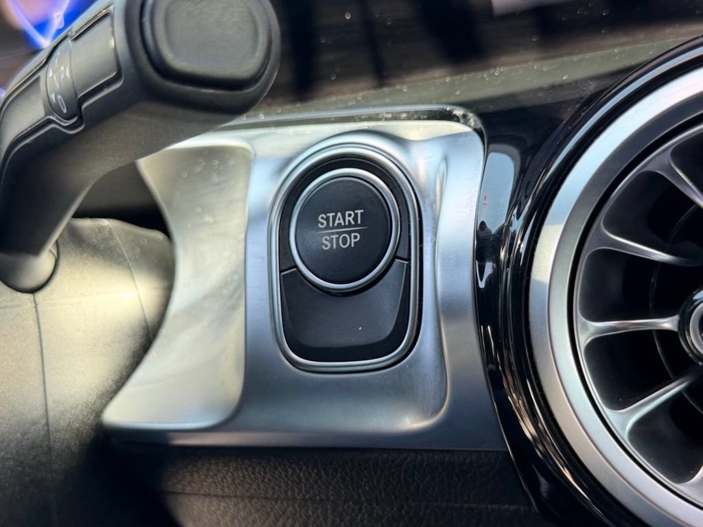Used 2024 Mercedes-Benz EQB 300 4MATIC image 23